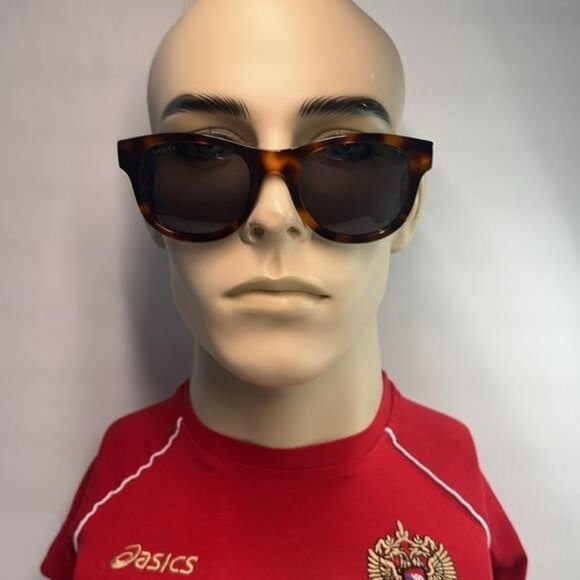 Gucci Tortoiseshell Sunglasses with Red and Green Stripes - Picture 7 of 13